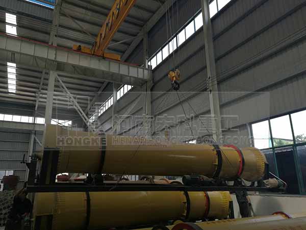 駐馬店西平縣1米×6米的豬糞烘干機發(fā)貨現場