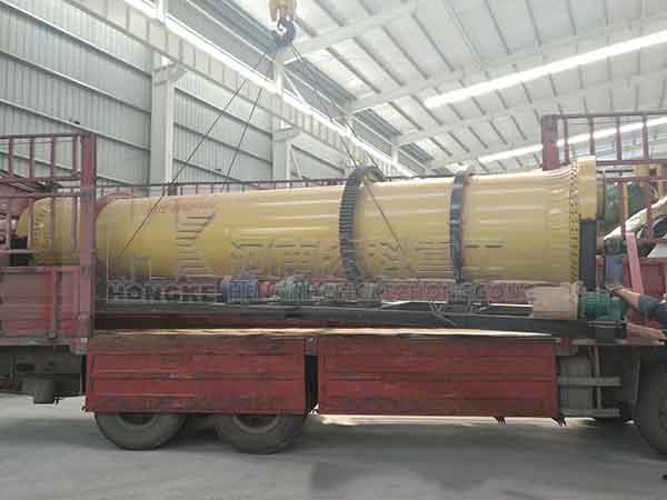 駐馬店西平縣1米×6米的豬糞烘干機發(fā)貨現場