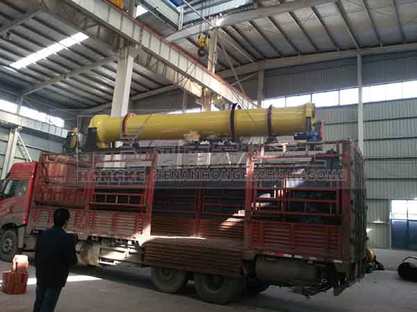 發往江蘇揚州的雞糞烘干機裝貨現場